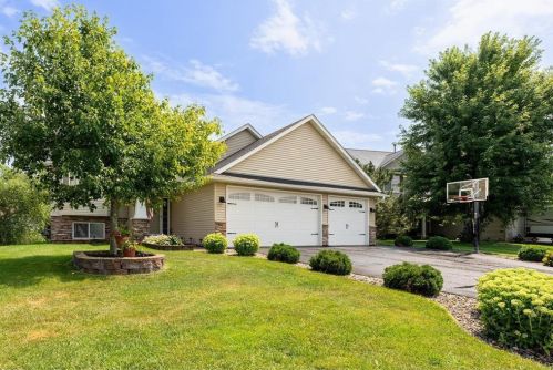 44 Bristol Ct, Hudson WI  54016-7773 exterior