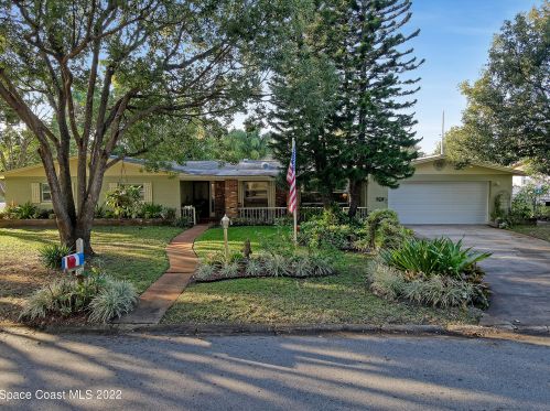 890 Hillcrest Ave, Titusville, FL 32796-3786
