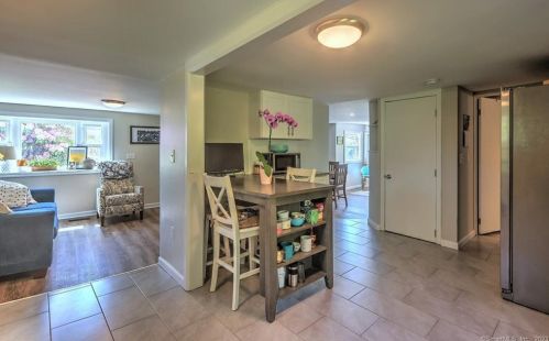 11 Buddington Rd, Huntington CT  06484-5306 exterior