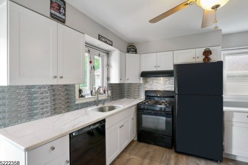 906 Lincoln Ave, Manville NJ  08835-2458 exterior