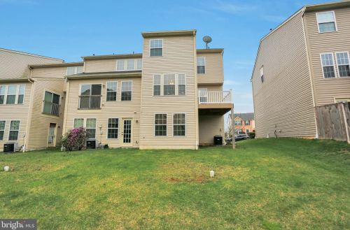 726 Blossom Dr, Hanover PA  17331-2078 exterior