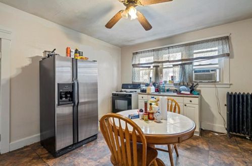 28 Rochambeau Ave, Providence RI 02906-1908 exterior