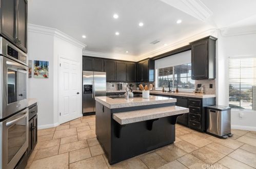 40107 Calle Breve, Temecula CA  92592-8692 exterior