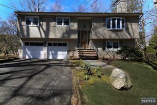 150 Grant St, Haworth, NJ 07641-1951