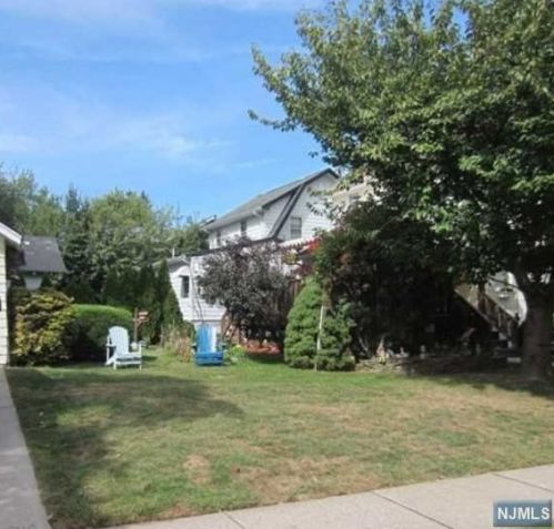 124 Hillside Ave, Teaneck NJ  07666-4011 exterior