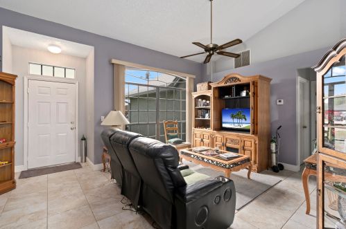 2705 District Ave, Fort Pierce, FL 34953-5828