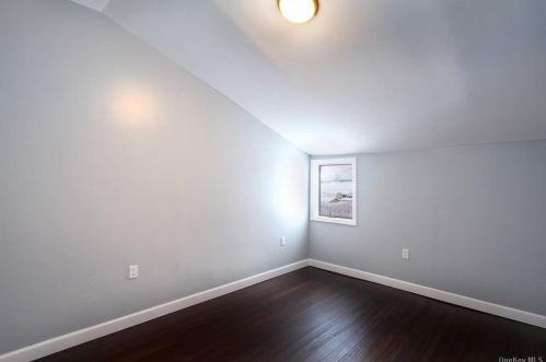 129 Thomas Ave, Bethpage NY  11714-1711 exterior