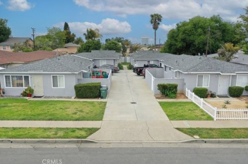 7861 Ronald Dr, Huntington Beach, CA 92647-7109