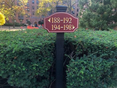 190 Garth Rd, Scarsdale, NY 10583-3802