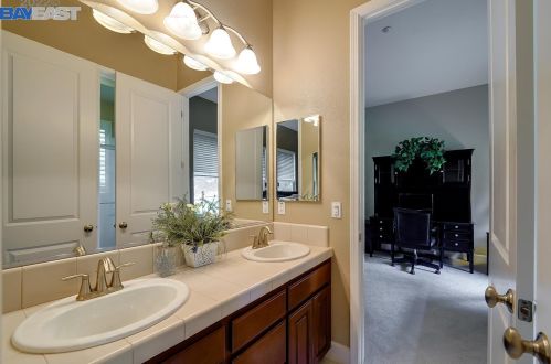 8765 Wild Iris Dr, Gilroy CA  95020-7935 exterior