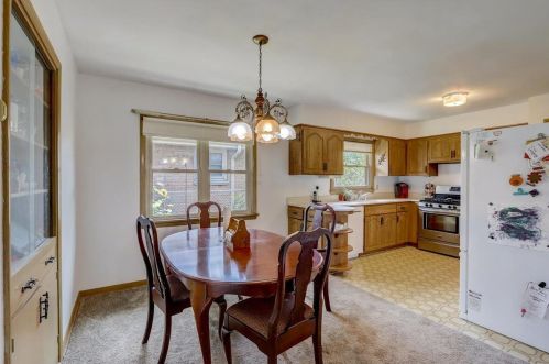 7119 Lakefield Dr, Milwaukee WI  53219-4025 exterior