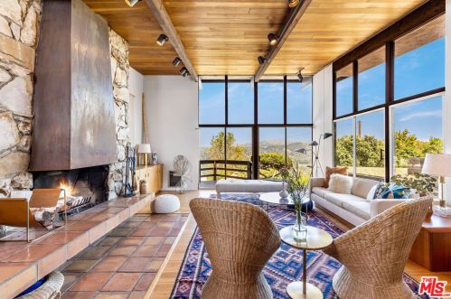 19847 Horseshoe Dr, Topanga, CA 90290-3240