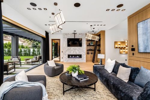 4508 Haskell Ave, Van Nuys CA  91436-3148 exterior