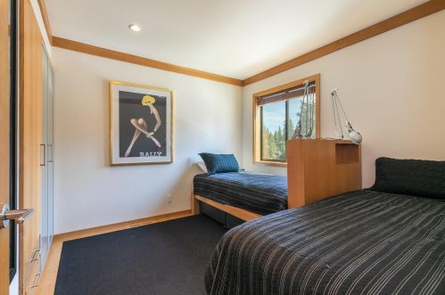 3066 Silver Strike, Truckee CA  96161-4208 exterior