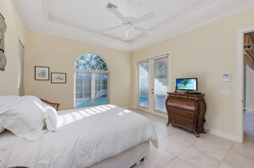 4852 Boulevard Ct, Naples FL 34103-3048 exterior