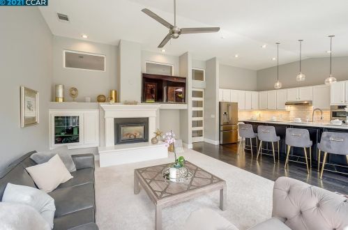 1046 Rolling Woods Way, Concord CA  94521-5400 exterior