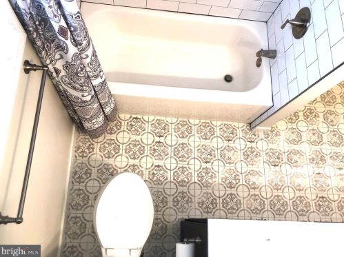 14 Beechwood Ave, Camden NJ  08107-1401 exterior