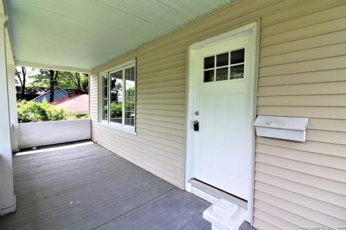579 Cooke St, Waterbury CT  06710-1424 exterior