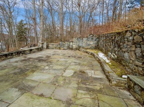 7 High Indian Hill Rd, Mahopac, NY 10541-4781