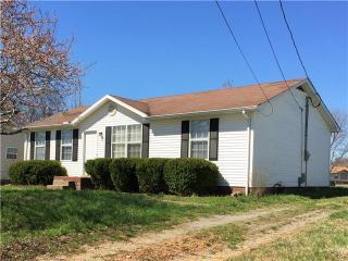 221 Mark Spitz Dr, Clarksville, TN 37042-5537