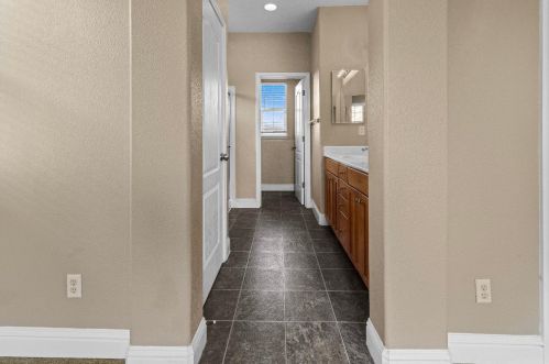 576 Bramblewood Ave, Lathrop CA 95330-9370 exterior