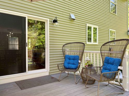 19 Ames Rd, Brookline, NH 03033-2304