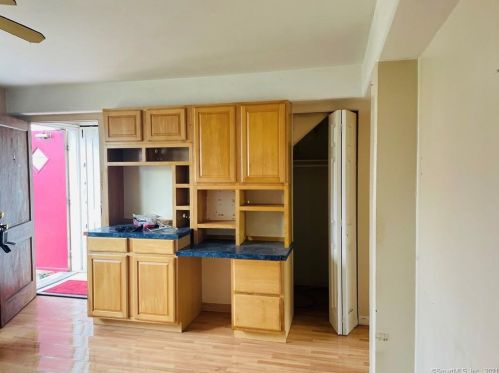 4 Granfield Ave, Bridgeport, CT 06610-2302