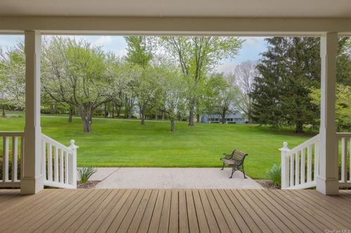 21 Crystal Farm Rd, Warwick NY  10990-2864 exterior