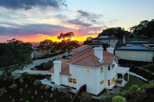 1535 Barcelona Dr, Folsom CA  95762-7212 exterior