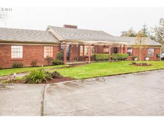 1350 Cascade Ct, Roseburg, OR 97470-3901