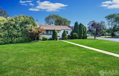 30 Green Acres Ave, East Brunswick, NJ 08816-3013