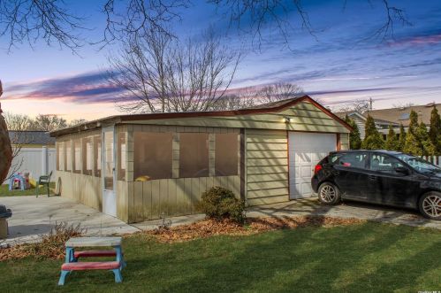 1340 7th St, Babylon NY  11704-4250 exterior