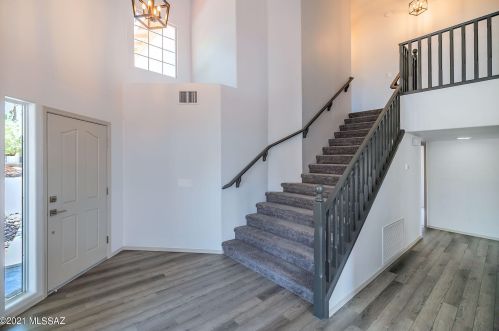 8061 Hampton Dr, Tucson, AZ 85715-4348