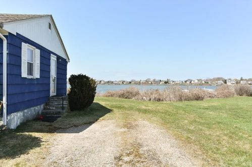 31 Sunset Shore Dr, South Kingstown RI  02882-5426 exterior