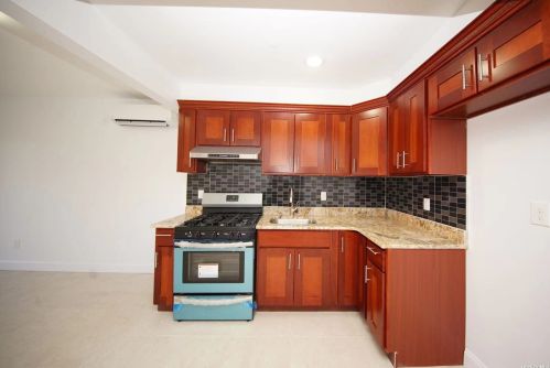3063 31st St, Long Island City, NY 11102-1888