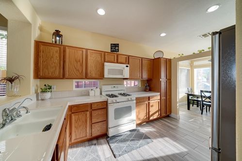 530 Vina Ct, Livingston CA  95334-9111 exterior