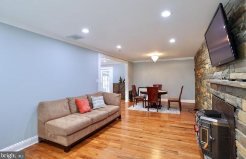 15108 Costa Dr, Woodbridge VA  22193-1647 exterior