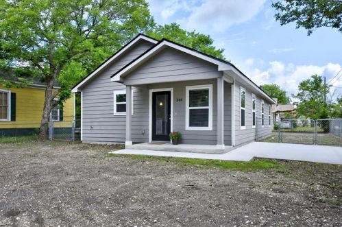 244 Pine St, Seguin, TX 78155-2642