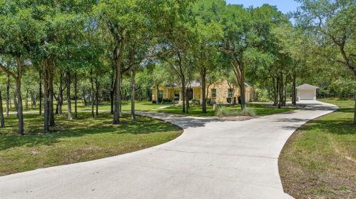 300 Wildcat Hollow Dr, Uhland, TX 78640-4009
