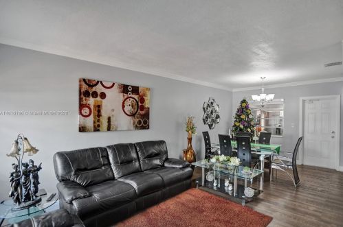5841 Palm Ave, Hialeah, FL 33012-2757