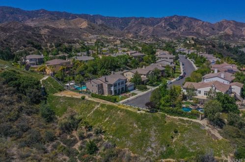 25402 Magnolia Ln, Santa Clarita, CA 91381-1844