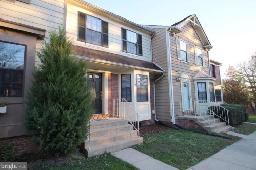 8615 Western Oak Dr, Springfield VA  22153-3556 exterior