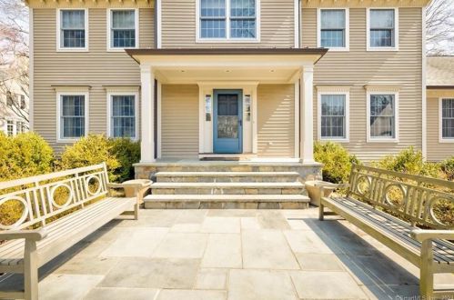 335 Hycliff Ter, Stamford, CT 06902-2021