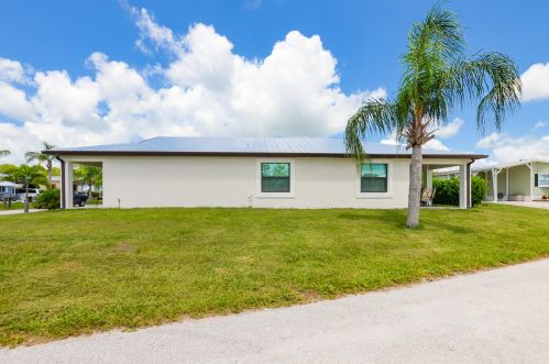 2 Tosca, Fort Pierce FL 34951-2819 exterior