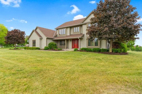 12840 Greenbriar Ln, Waukesha, WI 53151-8761