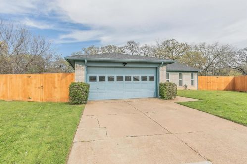 602 Bocowood Cir, Euless TX  76039-2331 exterior
