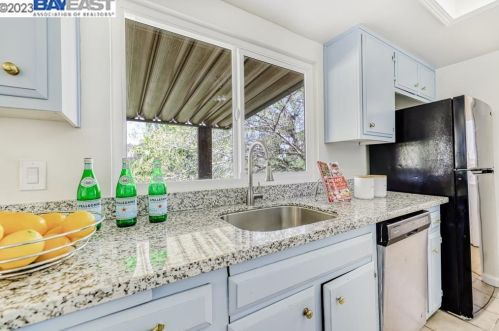 1549 Woodland Dr, West Pittsburg CA  94565-5633 exterior