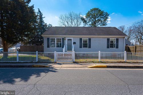 402 6th St, Laurel DE  19956-1364 exterior