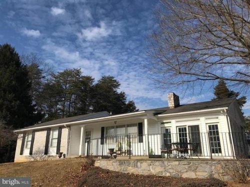 138 Natures Way Ln, Strasburg, VA 22657-2723