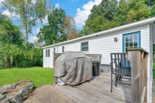 26 Blish Rd, East Hampton CT  06447-1110 exterior